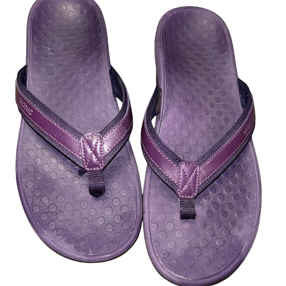 VIONIC Tide perf  purple Sandals flip flops size 10 beach pool wear vacation - Picture 2 of 4
